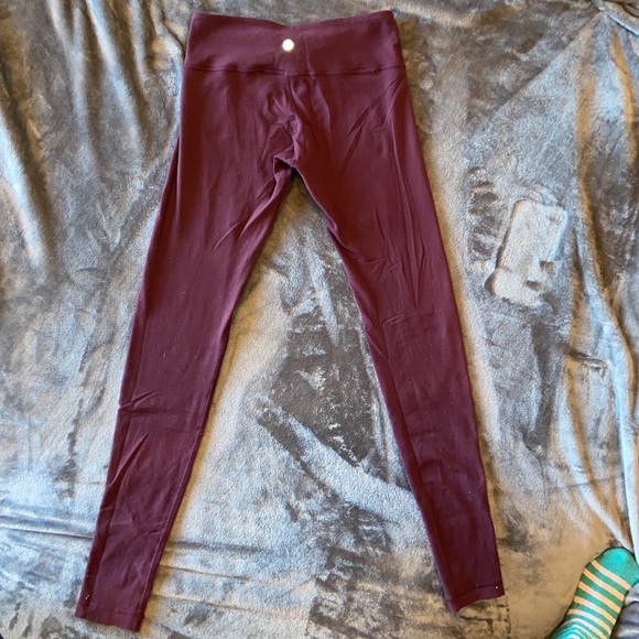 Lulu Lemon maroon leggings with hidden pocket - Picture 2 of 6